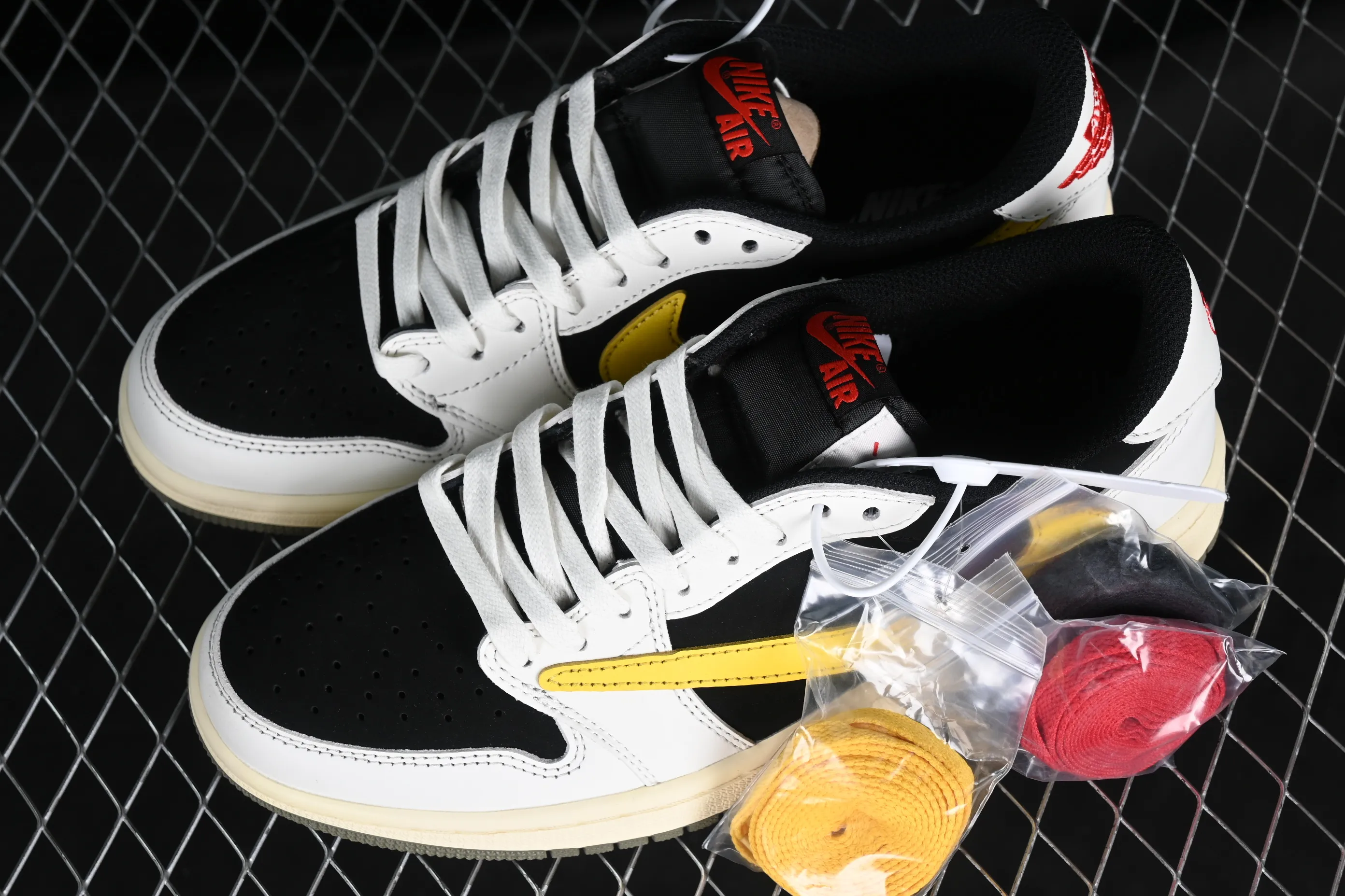 All Categories Air Jordan Jordan Series Basketball Shoes Air Jordan 1 Low Travis Scott x Air Jordan 1 Low OG AJ1 Joe 1 Overhook Low Basketball Shoes DM7866-982